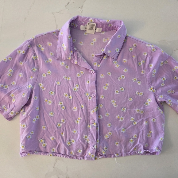 Daisy Pattern Button-Up Crop Top - Picture 5 of 8